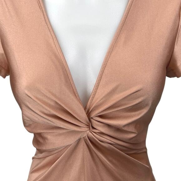 Superdown Corine Nude Pink Twist Front Short Sleeve Plunge V-Neck Bodysuit Top M - Picture 3 of 5